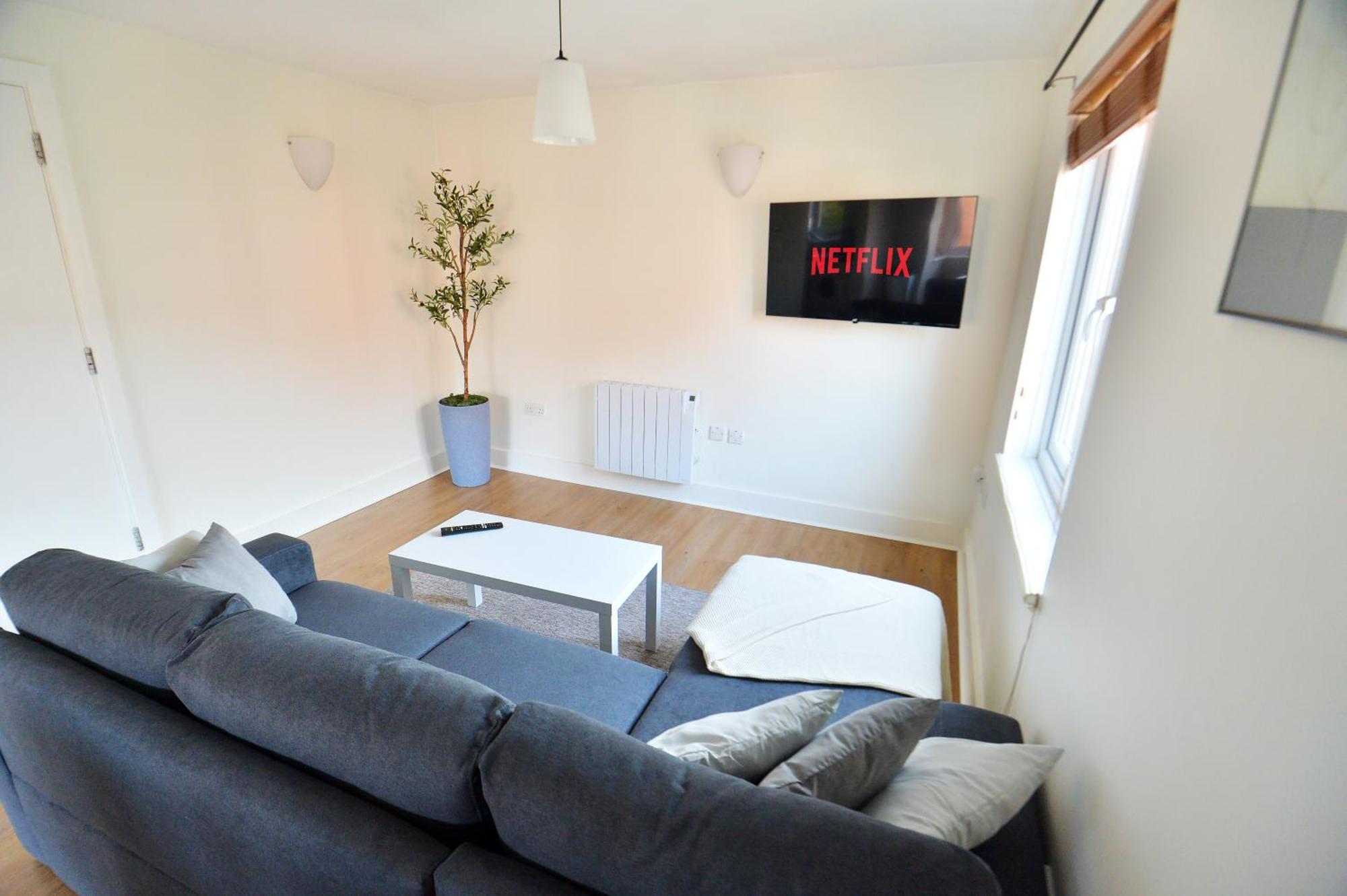 קרואולי Stylish 2Br Flat - 2 Free Parking Spaces - Near Lgw Airport מראה חיצוני תמונה