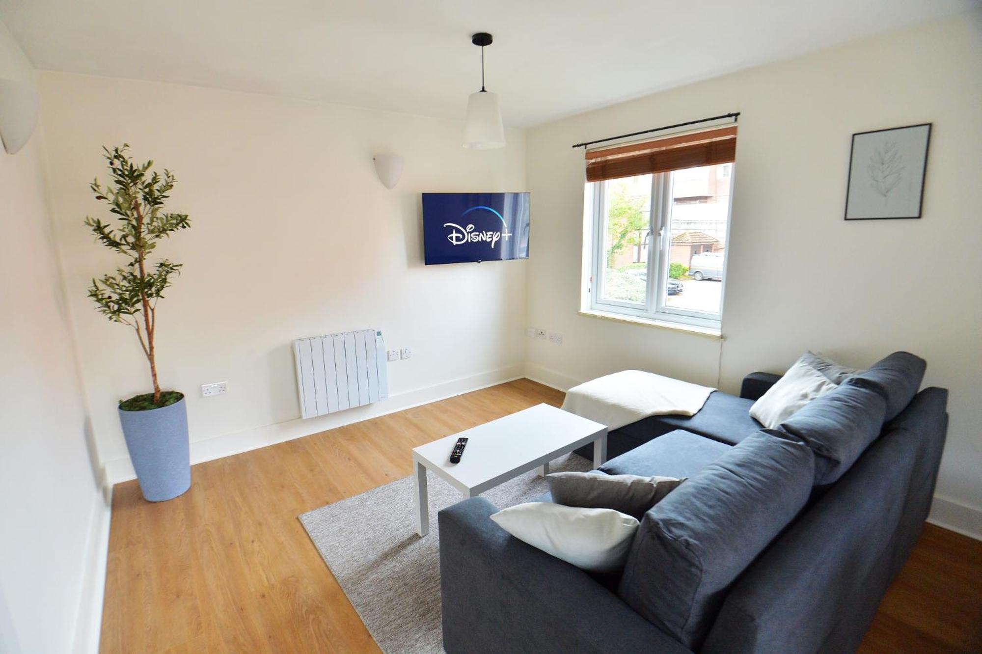 קרואולי Stylish 2Br Flat - 2 Free Parking Spaces - Near Lgw Airport מראה חיצוני תמונה