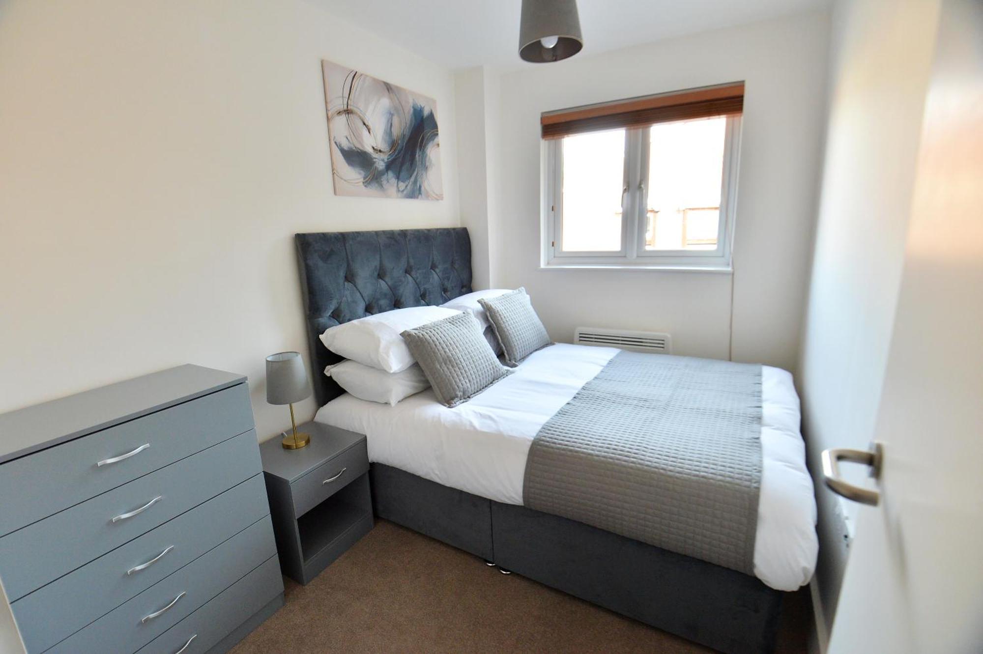 קרואולי Stylish 2Br Flat - 2 Free Parking Spaces - Near Lgw Airport מראה חיצוני תמונה
