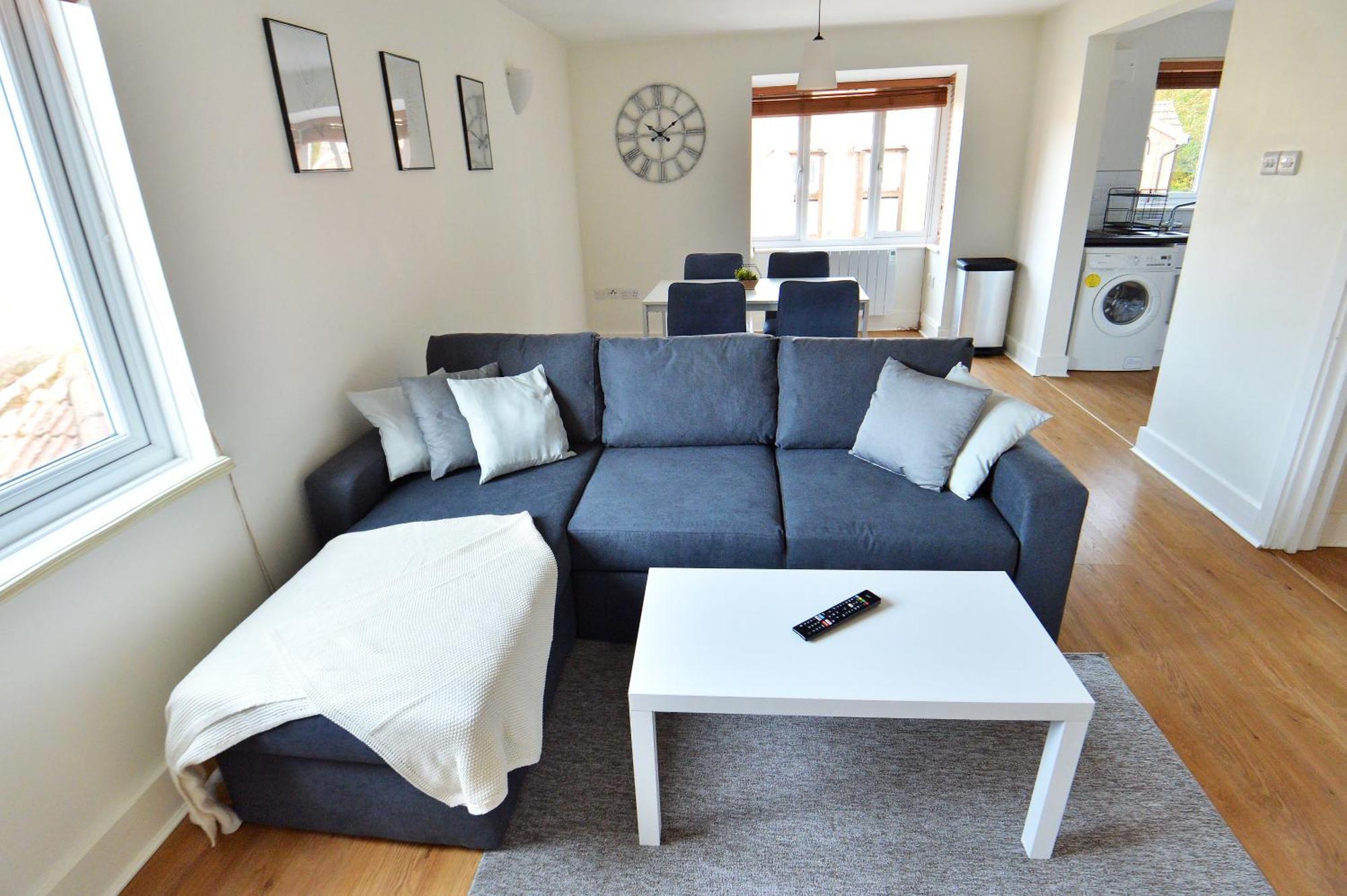 קרואולי Stylish 2Br Flat - 2 Free Parking Spaces - Near Lgw Airport מראה חיצוני תמונה